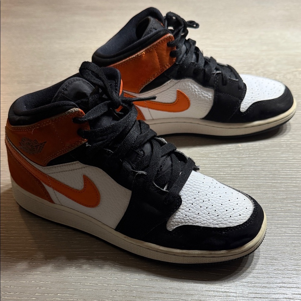 Nike Men's Black, White, and Orange Sneakers